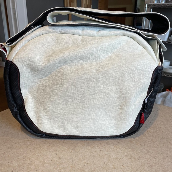 Bugaboo Diaper Bag RED Special Collection Leather Modern Crossbody White - Picture 5 of 15